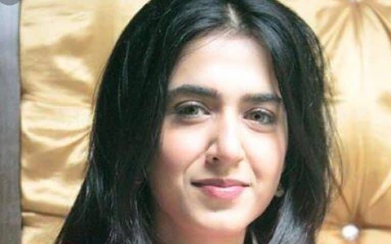 Mansha Pasha Exposes A Fake Facebook Page In Her Name