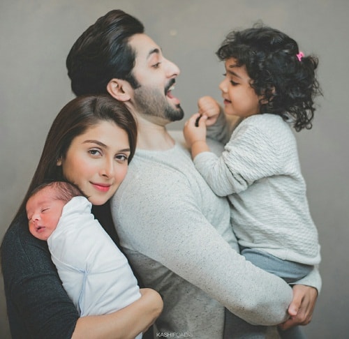 Ayeza Khan's Adorable Family Photoshoot!
