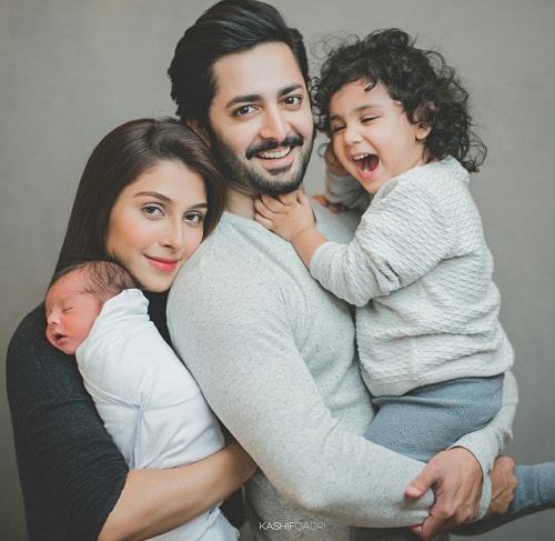 Ayeza Khan's Adorable Family Photoshoot!