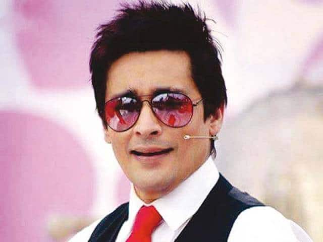 LHC Orders PEMRA To Take A Legal Action Against Sahir Lodhi's Show