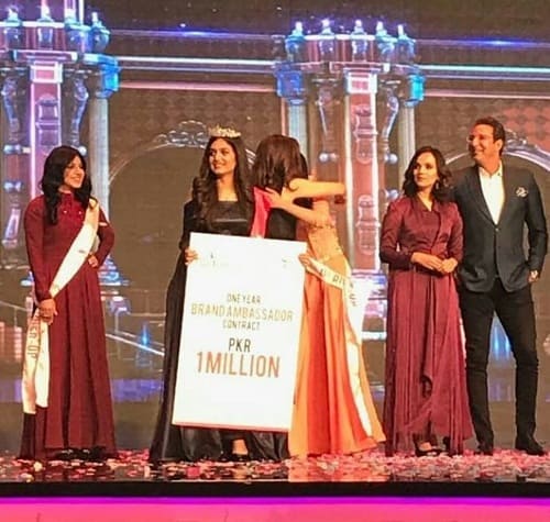 Hira Khan Wins Miss Veet 2017!