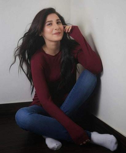 Hina Altaf Gets Backlash On Latest Photo-shoot!