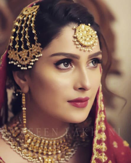 Ayeza Khan Shares Her Look In The New Drama!