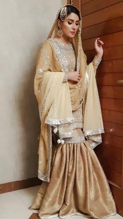 Ayeza Khan Shares Her Look In The New Drama!