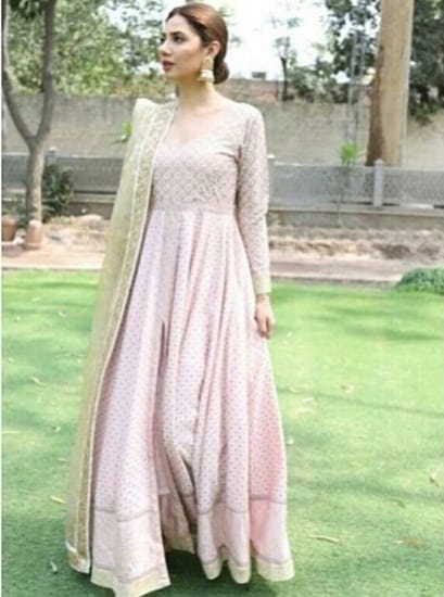 Mahira Khan Goes Traditional For 7DMI Promotions!