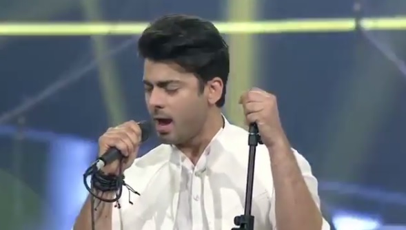 Fawad Khan's Singing Performance - Must-Watch