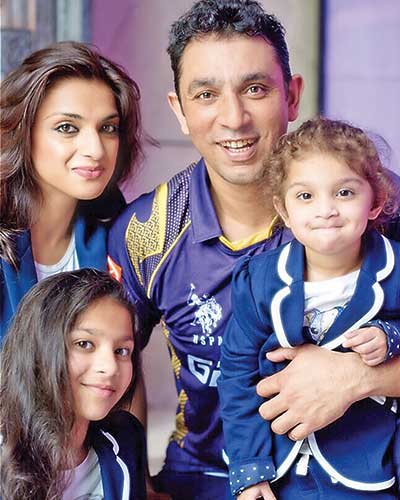 Pakistani Cricketer Azhar Mahmood and His Wife - Adorable Pictures ...