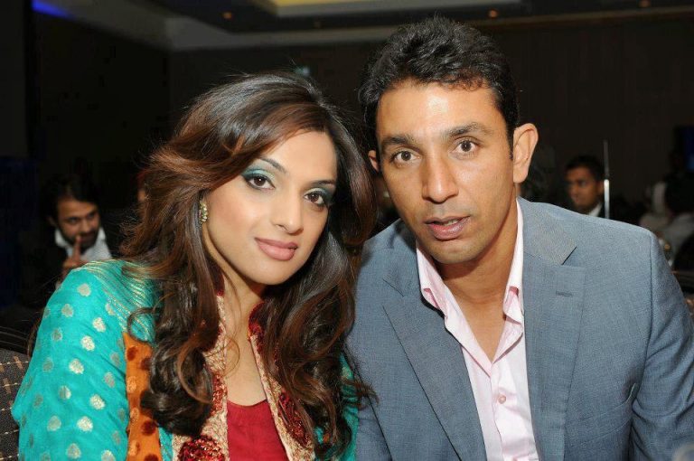 Pakistani Cricketer Azhar Mahmood and His Wife - Adorable Pictures ...