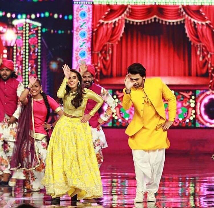 Farhan Saeed and Iqra Aziz Performance Pictures & Videos
