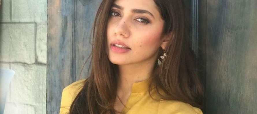 Mahira Khan Walks At PLBW18!