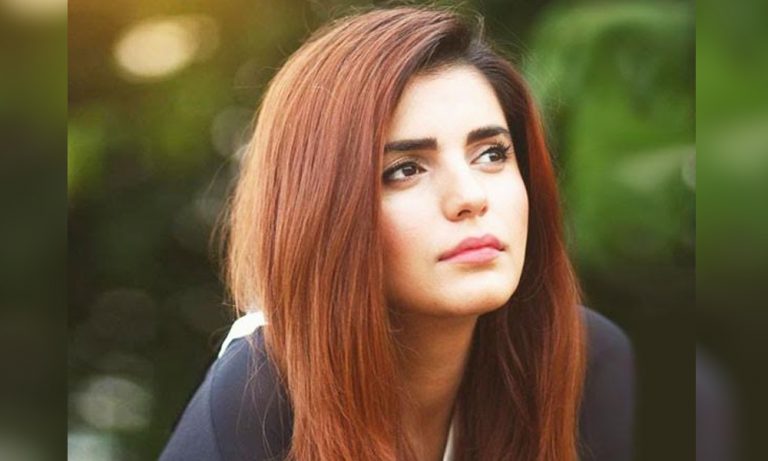 Momina Mustehsan Looks Unrecognizable In Her Teenage Pictures