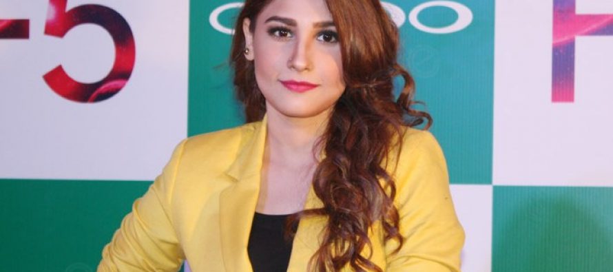 Hina Altaf Heads Back After Vacation!