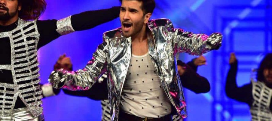 Feroze Khan’s Rock Star-ish Performance At HSA 2018