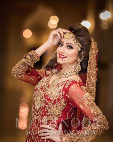 Zarnish Khan Looks Ethereal In Her Photoshoot For A Salon | Reviewit.pk