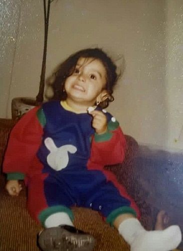 Ayeza Khan Shares Her Cutest Childhood Pictures! | Reviewit.pk