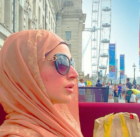 Noor Bukhari Enjoying Herself In London!