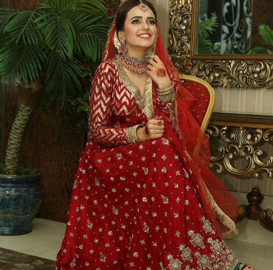 Sumbul Iqbal's Latest Bridal Shoot-Pictures | Reviewit.pk