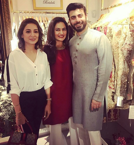 Celebrities Come Out To Support Sadaf Fawad Khan S Show Reviewit Pk