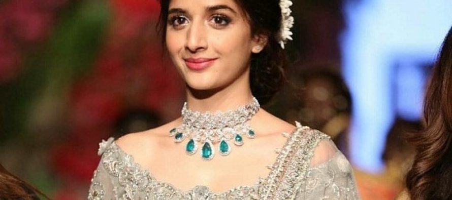 Mawra Hocane Dazzles At PLBW18!