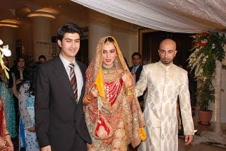 hasnain-and-HSY-bringing-the-bride