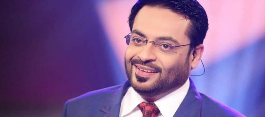 Aamir Liaquat Hussain Shares Pictures With Both Wives!