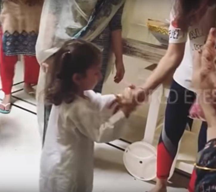 Nooreh Welcomes Grandparents Home After Hajj In The Most Adorable Way