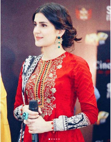 Kubra Khan Is Serving In This Desi Look