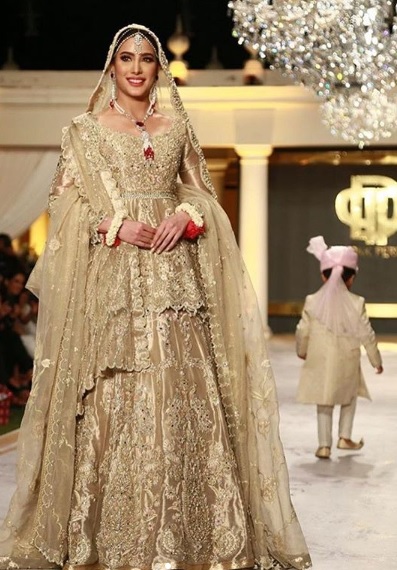 Mehwish Hayat Showstopper At Fashion Pakistan Week