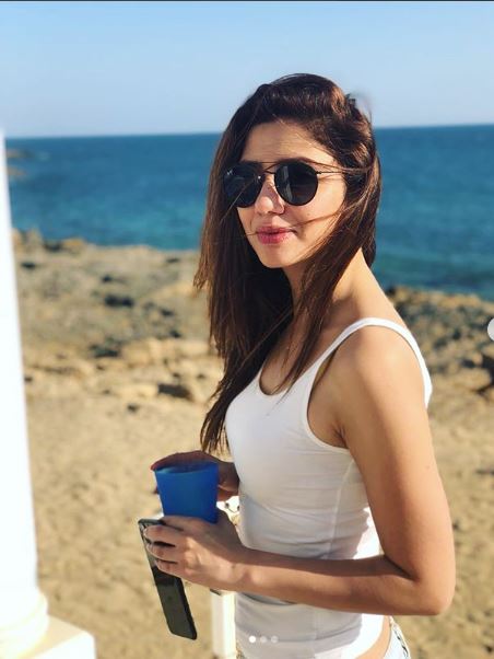 Mahira Khan’s Beautiful Birthday Wish To Her Mother