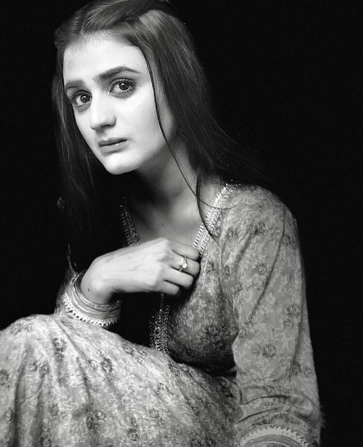 Hira Mani Cries On Samina Peerzada's Show And People Are Not Empathetic This Time