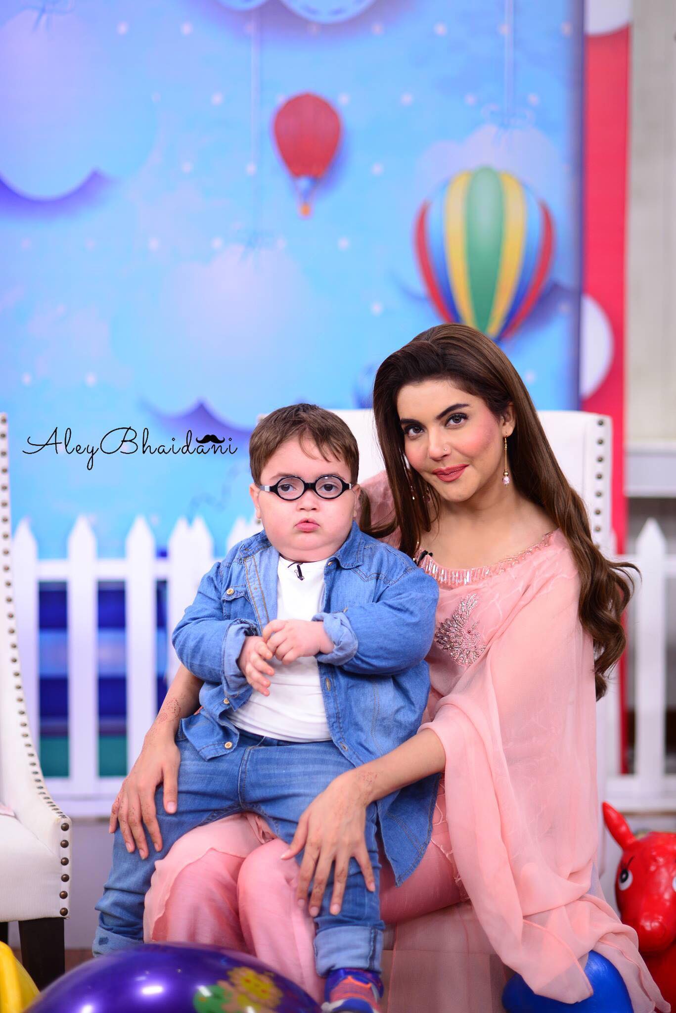 Nida Yasir Cashing On Cute and Funny Pathan Kid’s Video