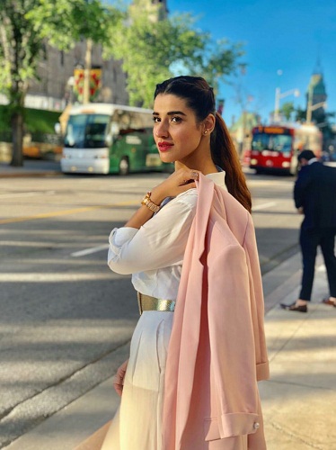 Hareem Farooq Is Rocking The Western Style