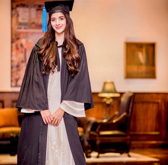 Mawra Hocane Gets Academic Excellence Award