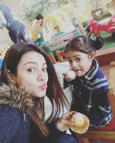 Tooba Siddiqui Is Enjoying With Her Family