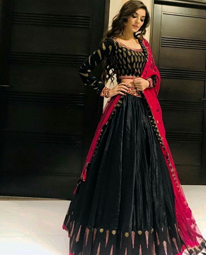 Sadia Khan Is Style Goals At A Friend's Wedding