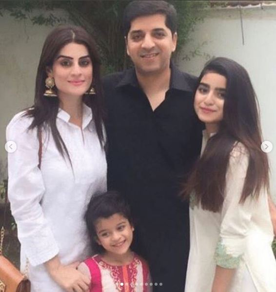 Amna Malik With Her Beautiful Family