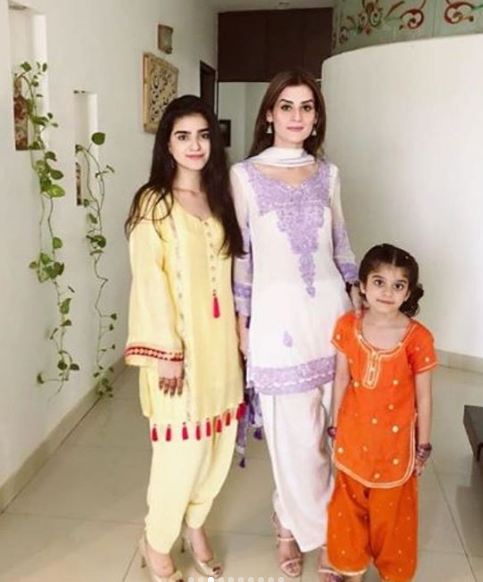 Amna Malik With Her Beautiful Family