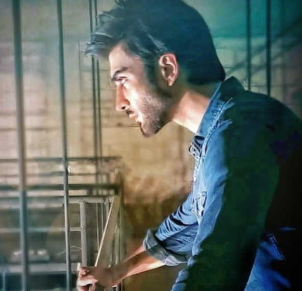 Imran Abbas Does Not Mingle With The Showbiz Crowd