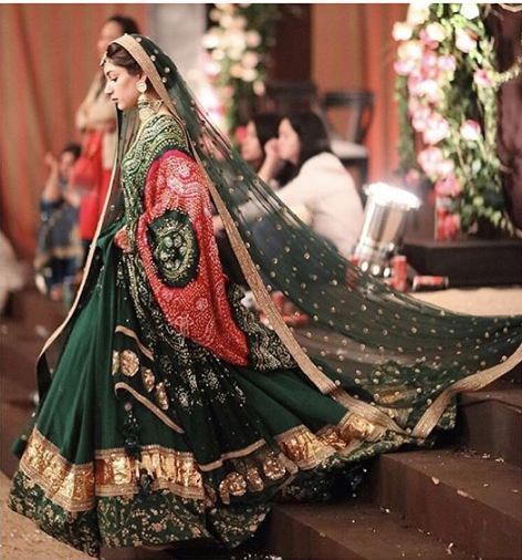 Was Sara Razi Khan’s Mehndi Outfit An Inspiration From Someone