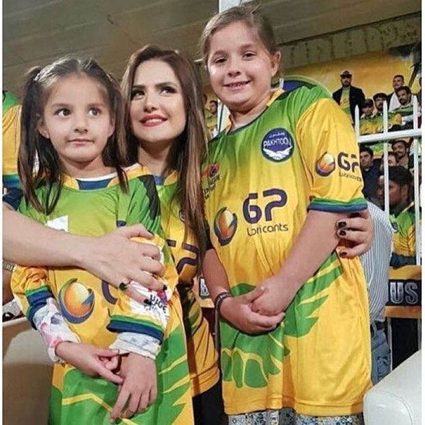 Shahid Afridi Wife Nadia - 10 Beautiful Family Pics