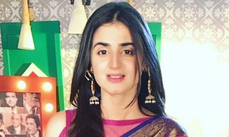 Here’s What You Will Find In Hira Mani’s Bag