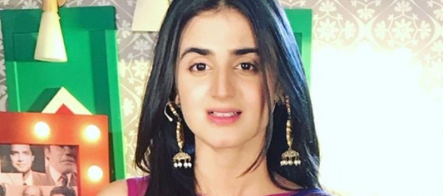 Here’s What You Will Find In Hira Mani’s Bag