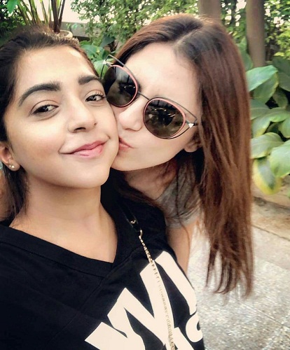 Maya Ali Is Very Close To Her Bother And Sister In Law