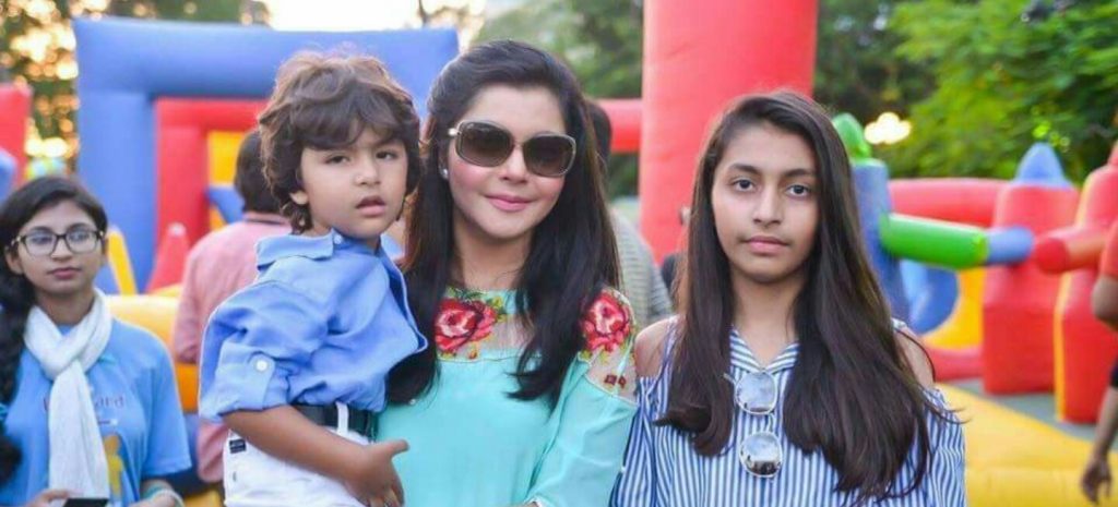 Nida Yasir Spends Time With Kids