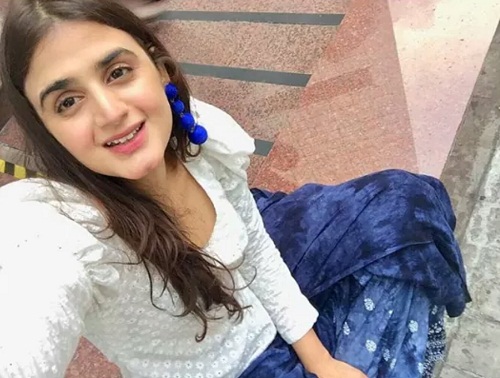 Hira Mani Is A Super Chill Mom