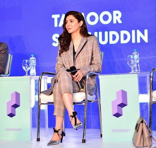 Mahira Khan Looks Stunning At An Event