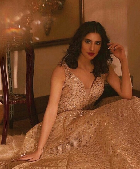 Mehwish Hayat Knows How To Stun Her Fans