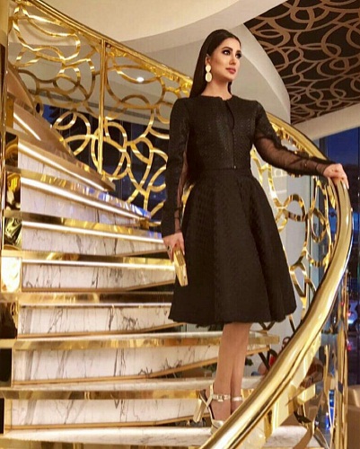 Mehwish Hayat Knows How To Stun Her Fans