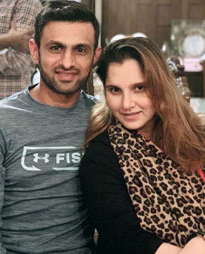 Sania Mirza Celebrates Birthday With Husband Shoaib Malik Reviewit Pk Tennis superstar sania mirza will soon be embracing motherhood but things don't seem to be fine in today i will tell you a secret. sania mirza celebrates birthday with