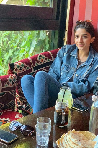 Mawra Hocane Enjoys With Her Family In Australia